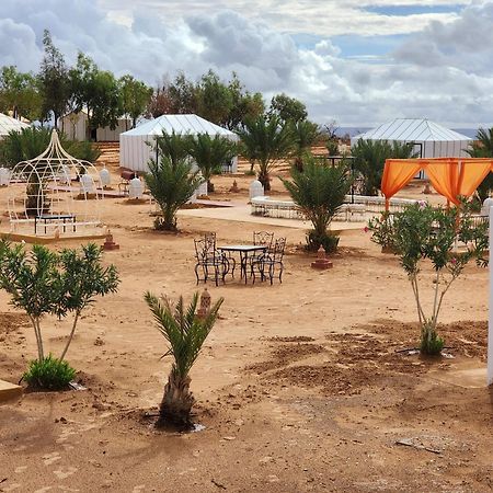 Fox Luxury Desert Camp Merzouga Bagian luar foto